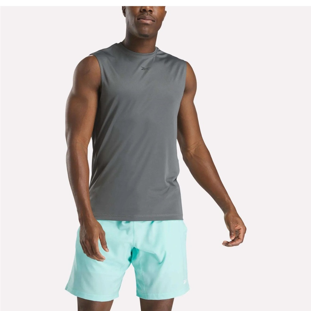 Reebok Training Sleeveless Tech T- Size Medium